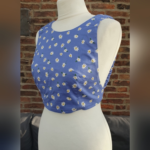 Zara Tops - ZARA Blue Crop Top Daisy Print Size M BNWT